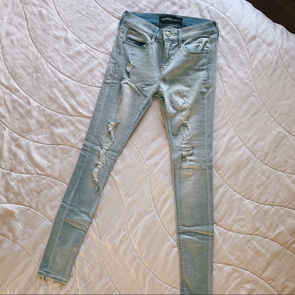 Light Wash Jean - Picture 2 of 8